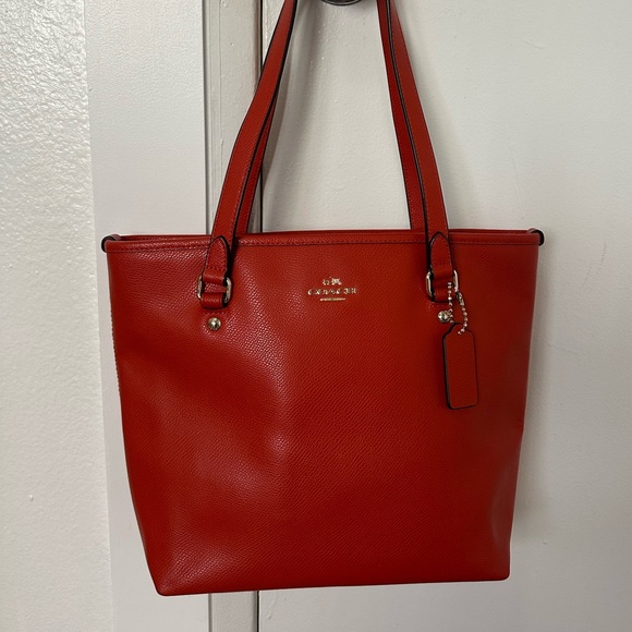 COACH Zip Tote Carmine - Picture 6 of 6
